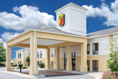 Clemmons Hotel | Super 8 by Wyndham Clemmons - Bermuda Run - Winston-Salem I-40