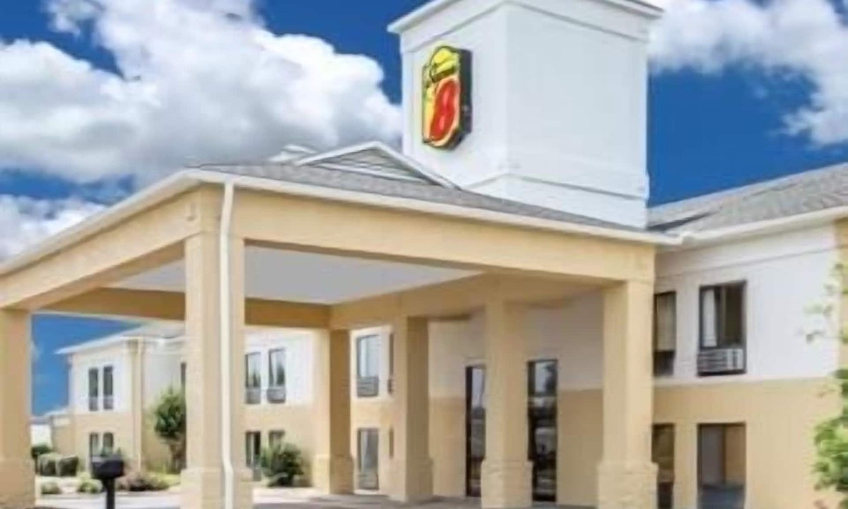 Clemmons Hotel | Super 8 by Wyndham Clemmons/Bermuda Run/Winston-Salem I-40