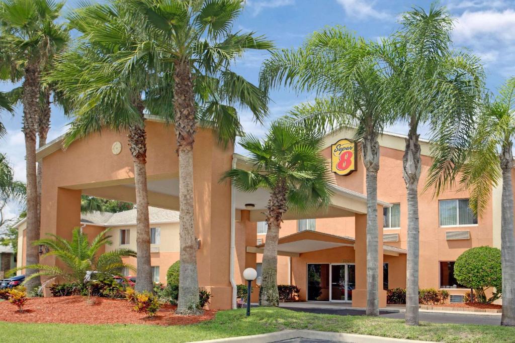 Bethune Grant Hotel | Super 8 by Wyndham Daytona Beach
