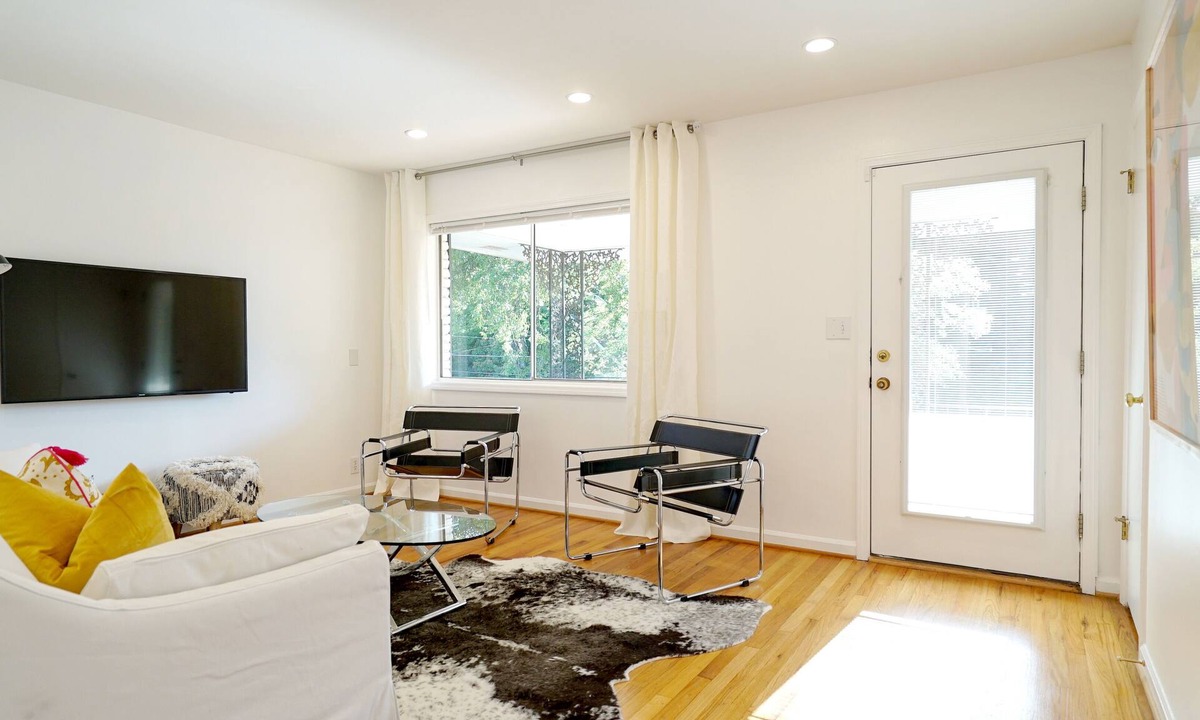 East Side House | Super Walkable 2 Bed, 1 Bath In Historic Grant Park