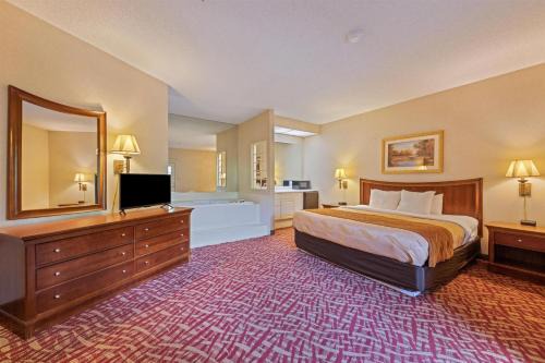 Cherokee Hotel | SureStay by Best Western Cherokee on the River