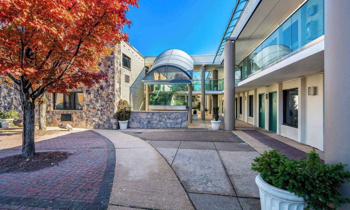Wilmington Hotel | SureStay Plus Hotel by Best Western Brandywine Valley