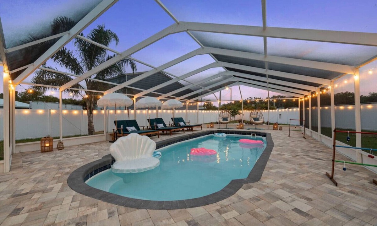 Walsingham House | Surfs Up! Heated Pool+Golf+Games