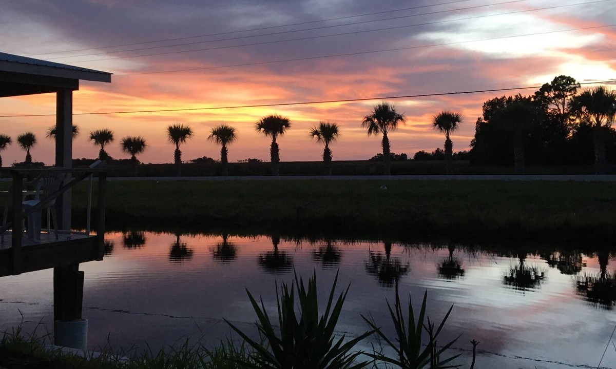 Suwannee House | Suwannee Whole House with water sunset view & boat house Lift w/ Slings