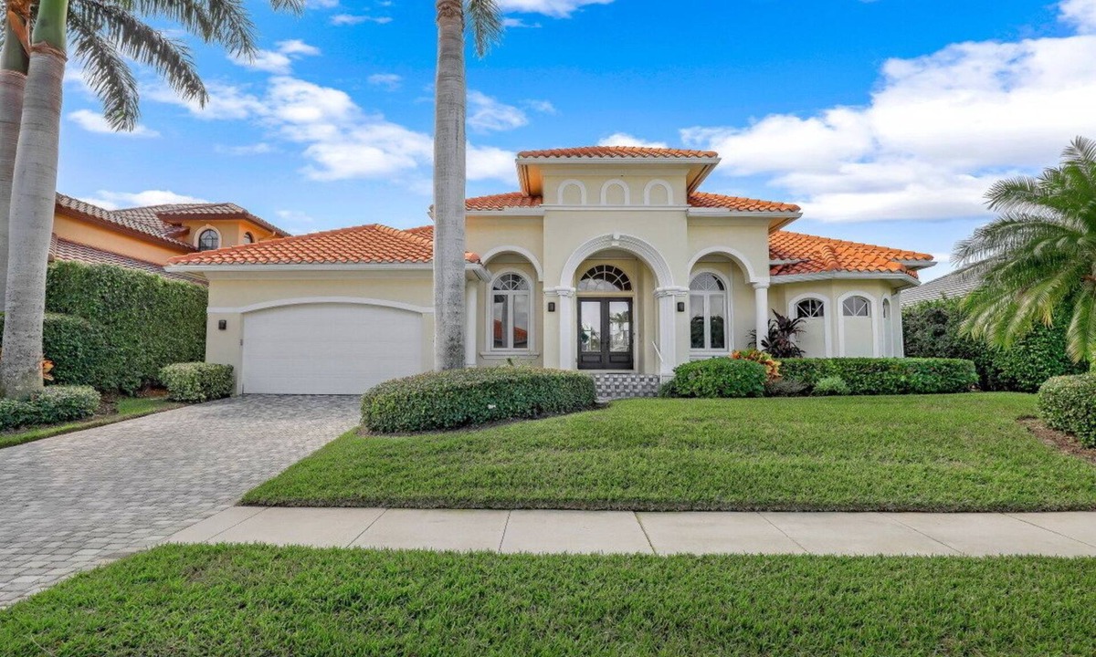 Edgewater Court | Marco Island