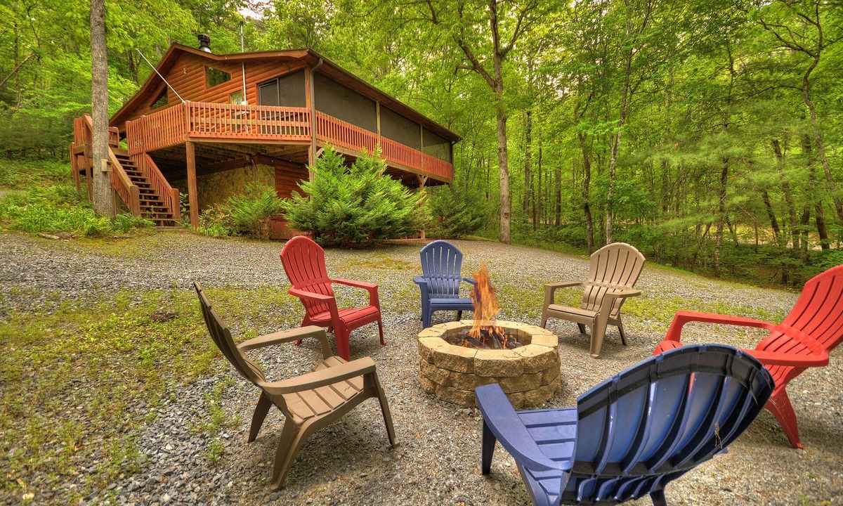 Epworth Cabin | Sweetwater Escape | Hot Tub | Creek Access | Pool Table |