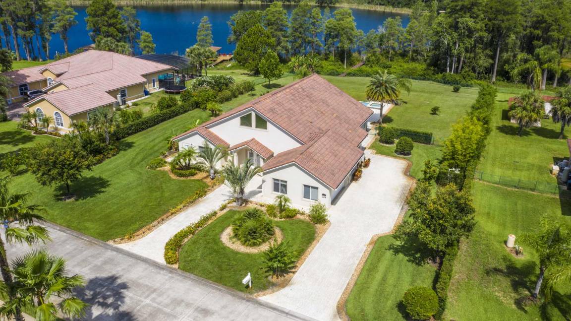 Groveland House | SWISS 105 - Lake Olsen