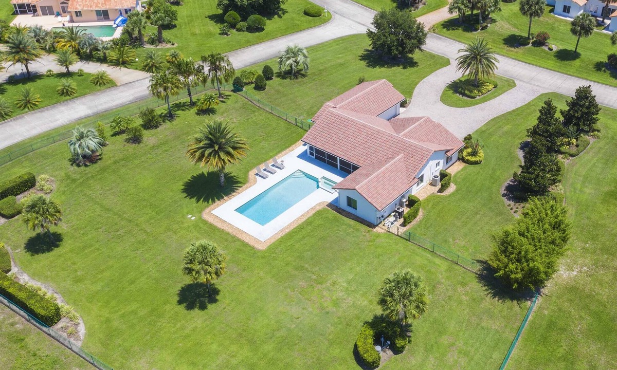 Clermont House | SWISS 16 - Golf Course