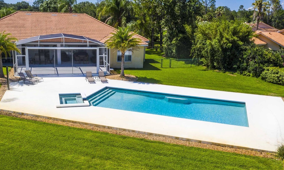 Swiss Denise | Groveland