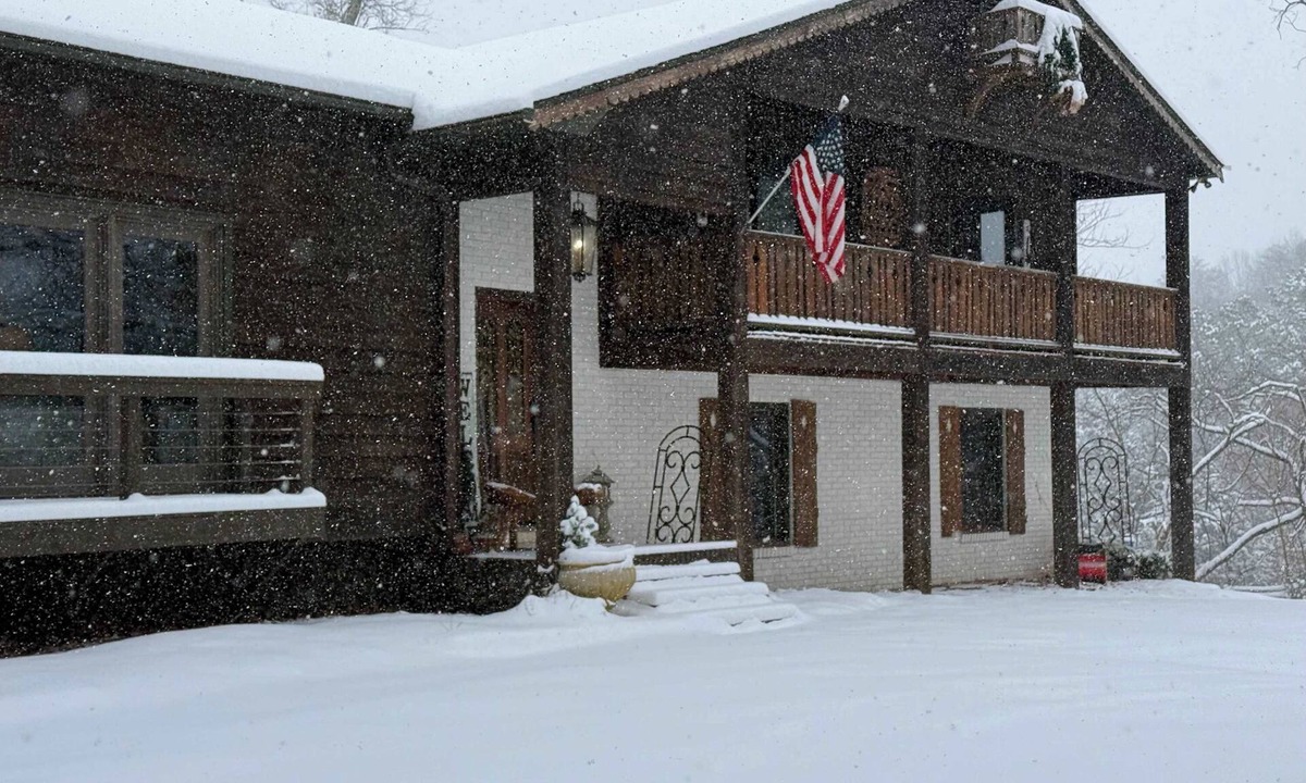 Tryon Ski Chalet | Swiss Chalet/Raving Reviews/26 acres/3 mi. to TIEC