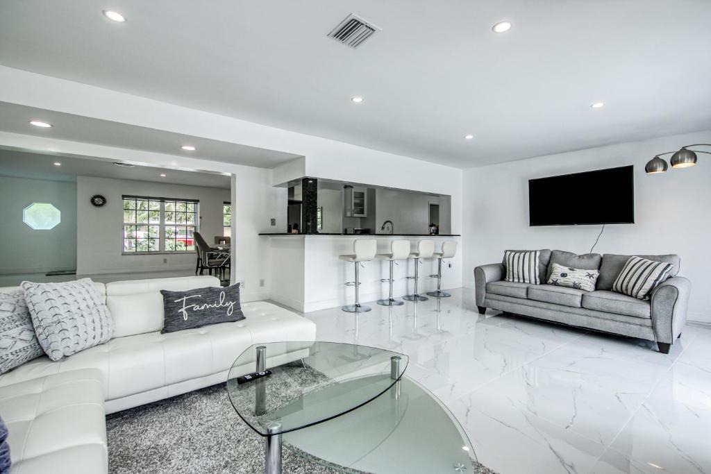 Fort Lauderdale House | Take Me to the River - 1930 NW 32nd St