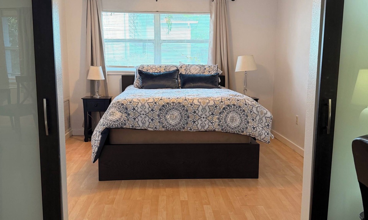 Oakford Park Apartment | Tampa Oasis- In Unit Laundry