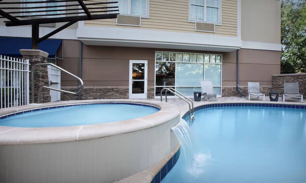 Secret Cove Hotel | Tapestry Park 2 Double Suite with Resort Pool &Gym