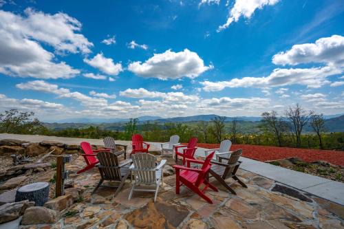 Sevierville House | Tennessee Whiskey, Indoor Pool, Amazing Views, Theater Room, Hot Tub, 5 Star Luxury!