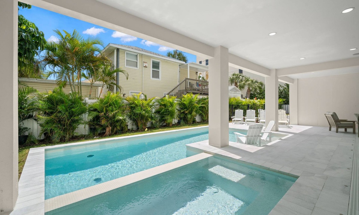 Clearwater Beach House | The Akoya Pearl - 2 Beach Homes Steps From CWB