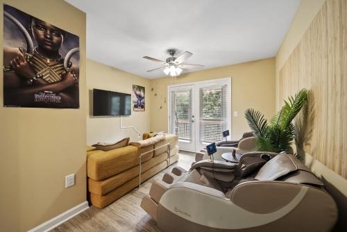 Athens House | The Aloha House - Massage Chairs - 3 King Beds - Projector
