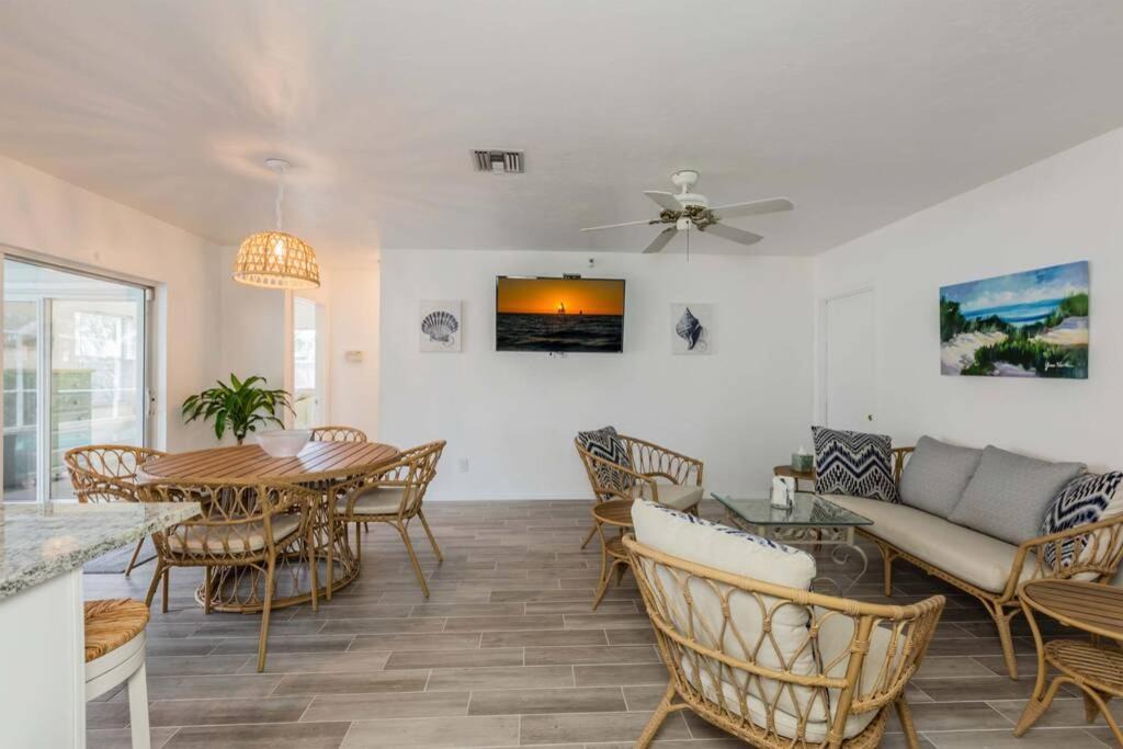 Marco Island House | THE AVIARY for SPACIOUS SEPARATE LIVING