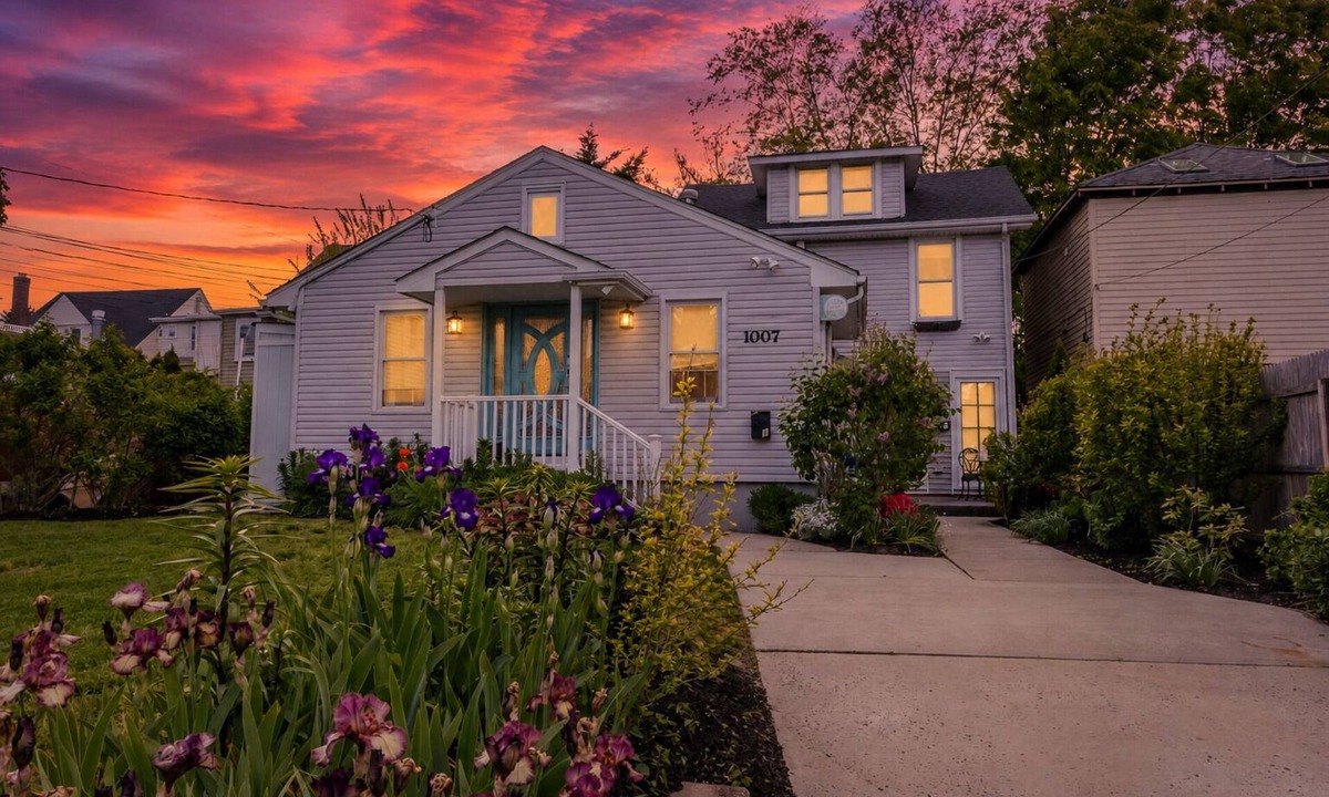 Asbury Park House | The Back Beat - 3BR, Beach, nightlife, On-sight Parking, Private Patio