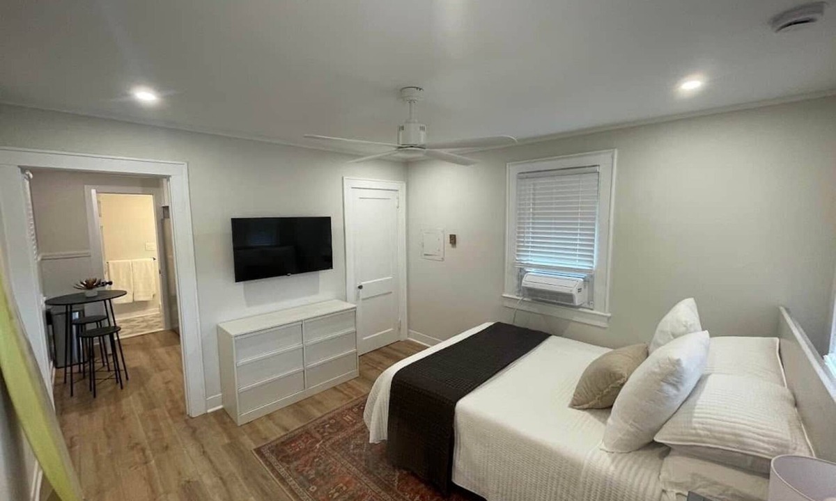 Lake Como House | The Belmar Surf Shacks - The Reef