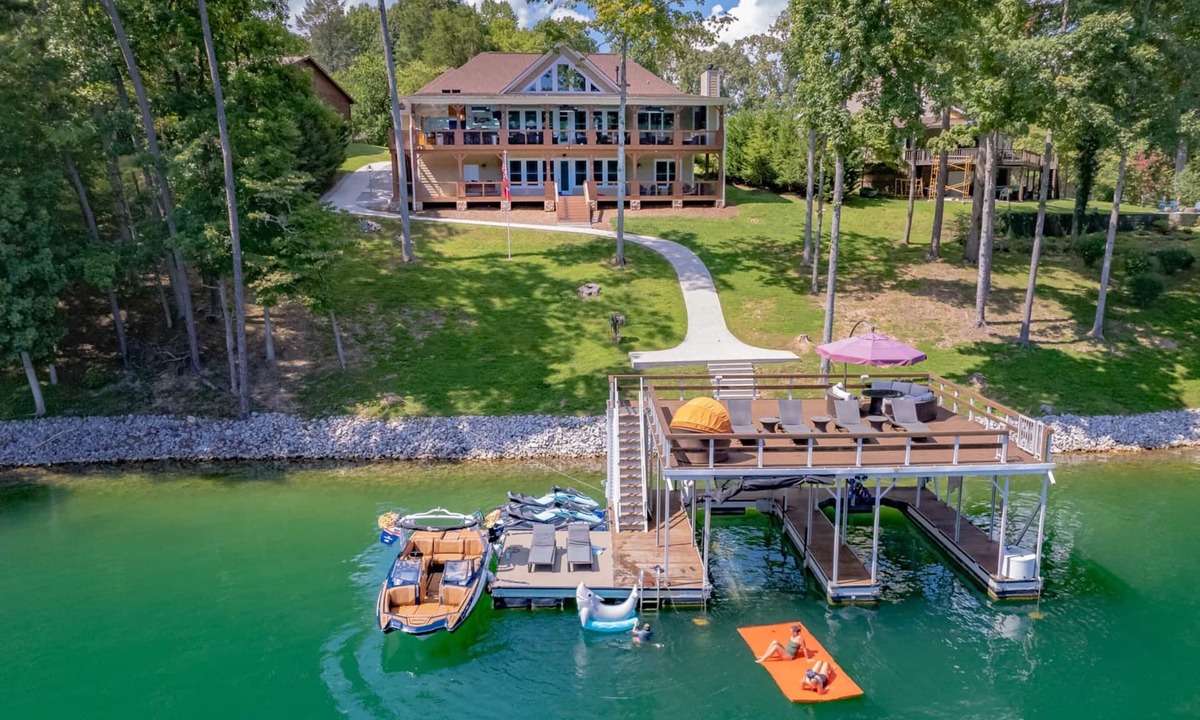 Big Creek House | The BEST experience on Norris Lake - HANDS DOWN!