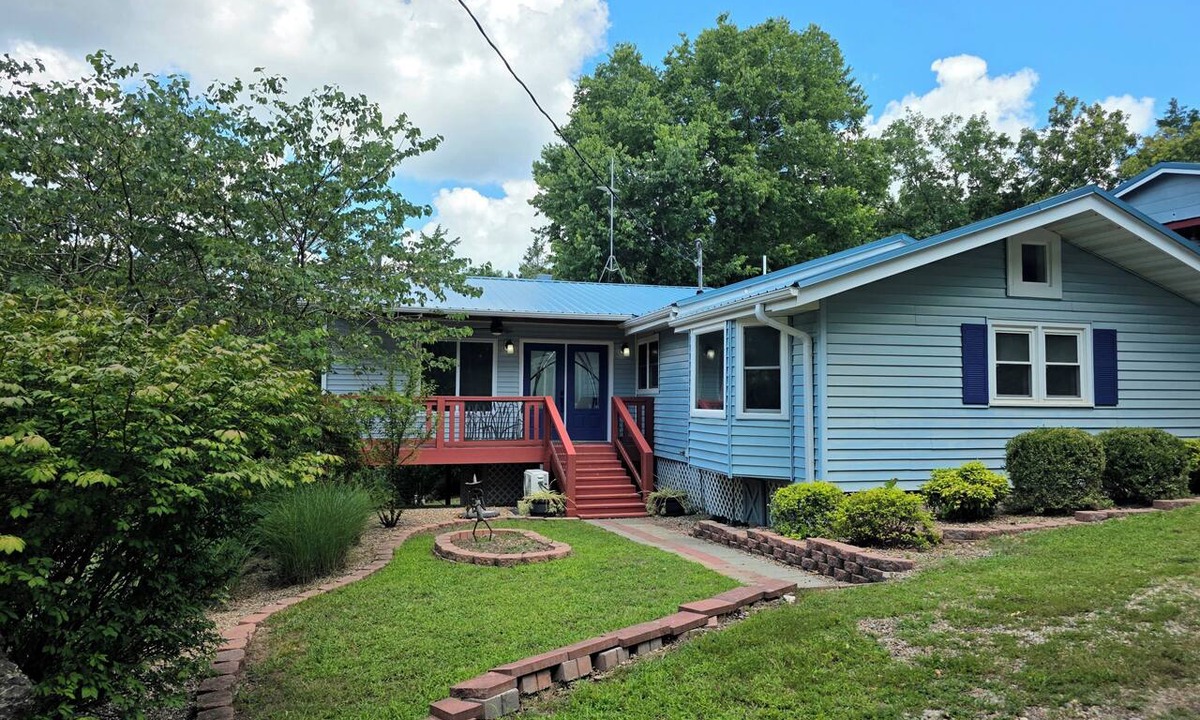 Hermitage House | The Blue Heron Retreat - Lake Views, Party Perch & Dock Access with boat parking