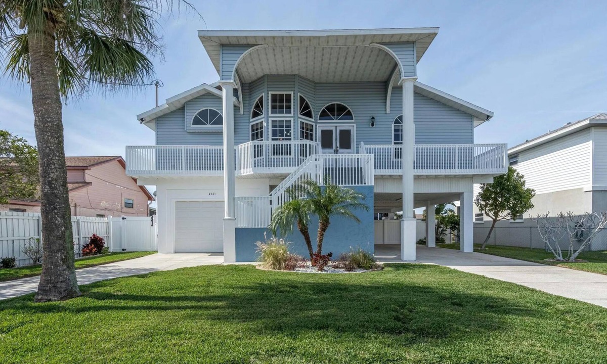 Spring Hill House | The Blue Heron- Waterfront-Gulf Access-Dock-Pool-Kayaks
