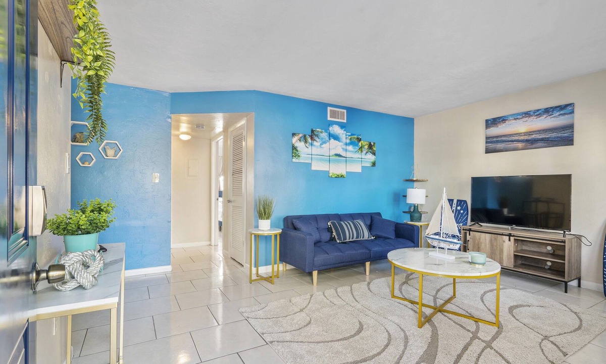 Fort Myers Apartment | 🐬THE BLUE OASIS🐬