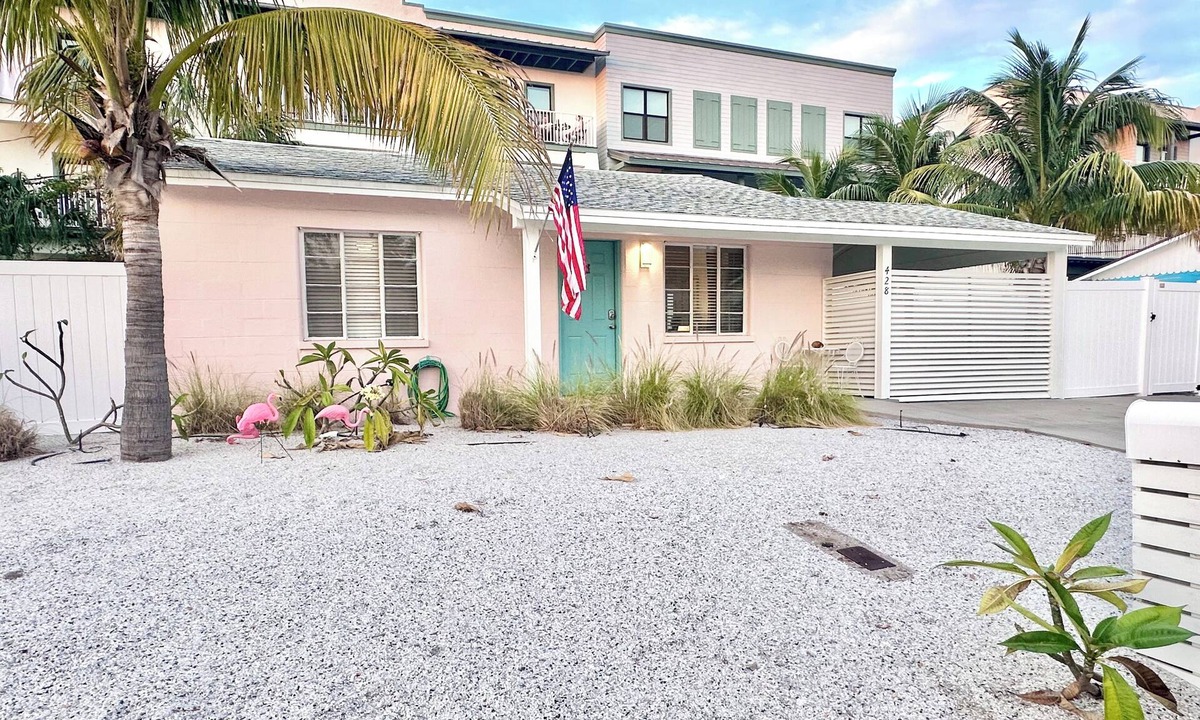 Downtown Dunedin Cottage | The Briny Bubble…Charming 2-bedroom cottage in Dunedin, steps to Main Street