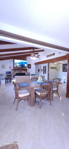Paseo House | The Cabin of Wishes, a 2 Bedroom House in Jupiter