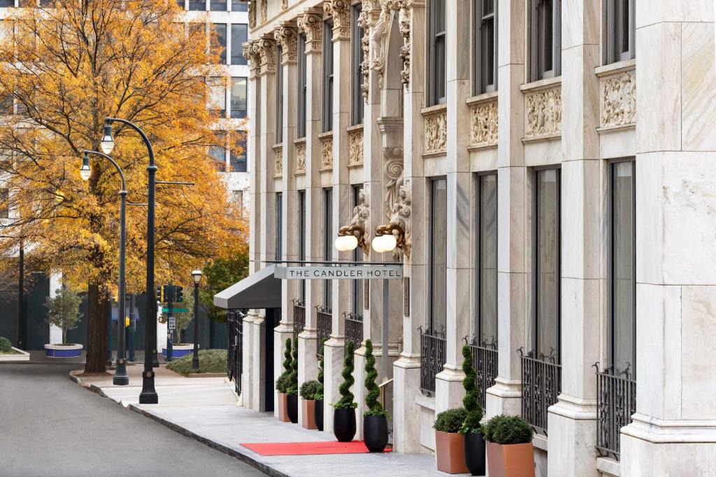 Fairlie-Poplar Historic District Hotel | The Candler Hotel Atlanta, Curio Collection by Hilton
