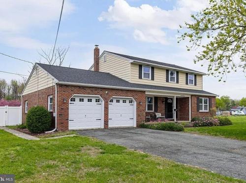 Penns Grove House | The Carneys Point Cottage