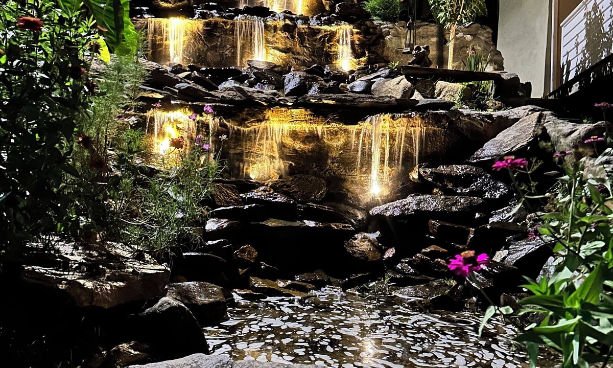 Lake Lure Hotel | The Chimney Rock Inn & Cottages