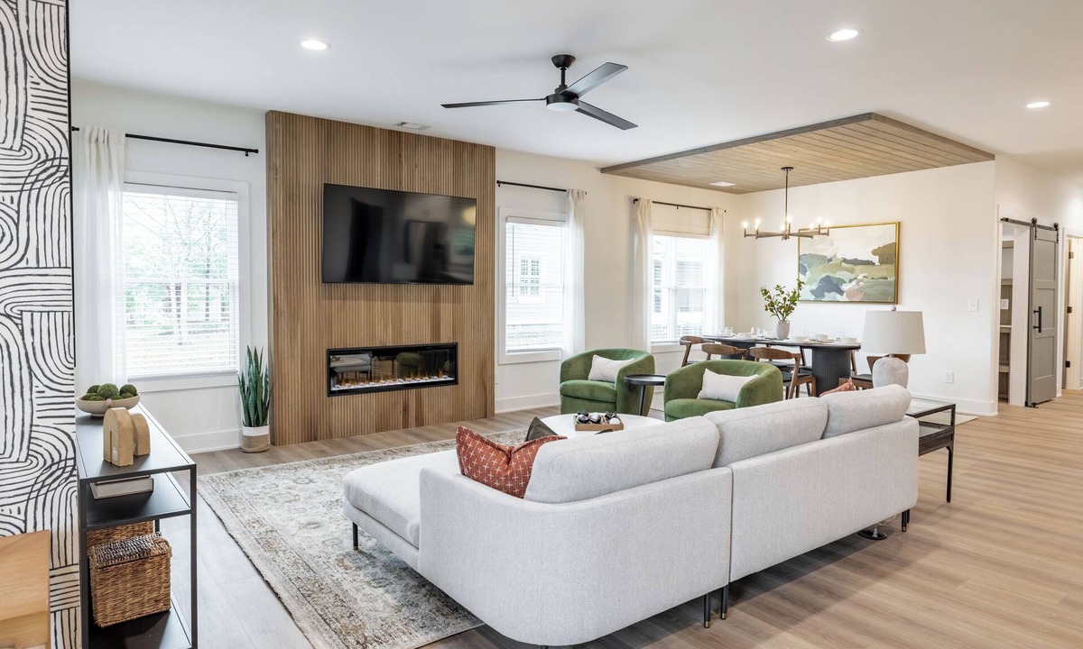 Newnan House | The City Peach-4 Bed/2 Bath with Pool/Hot Tub/Game Room