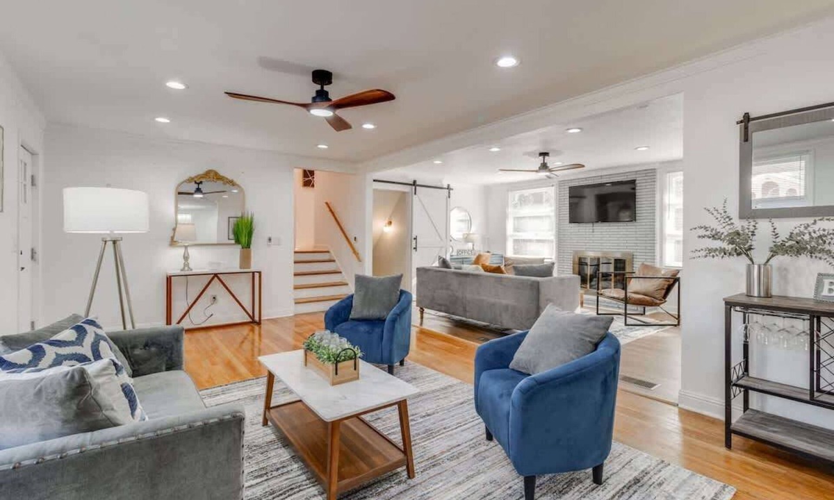 Columbia House | The Cola Gathering Spot | Sleeps 16 | 10 min to DT