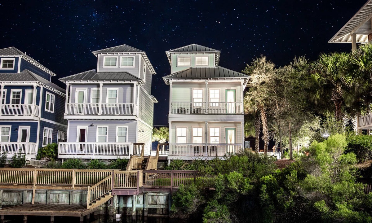 Waterside Village House | The Cozy Pearl - A Waterfront Luxury Vacation Home