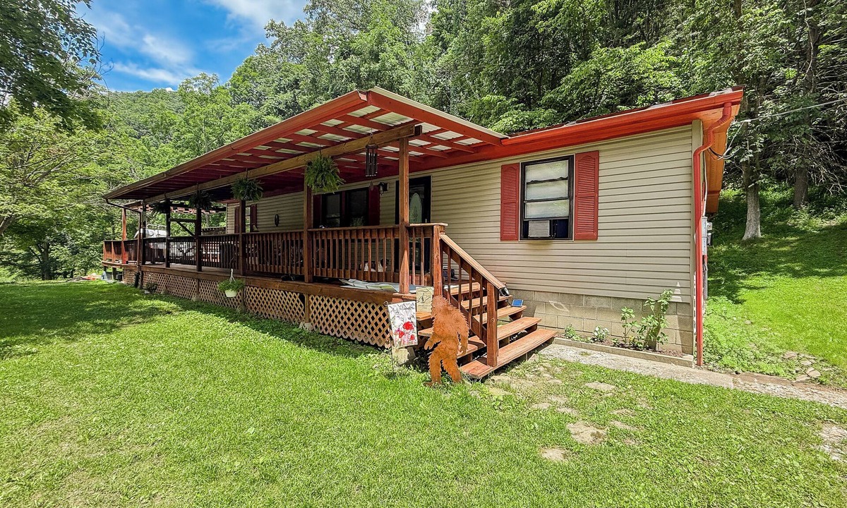 Heaters House | The Cryptid Ranch - 4 Bedroom Cryptid Themed Home Close to Amenities