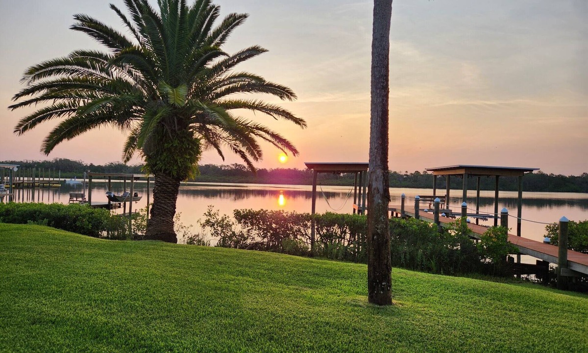 Edgewater House | The Dancing Dolphin Retreat