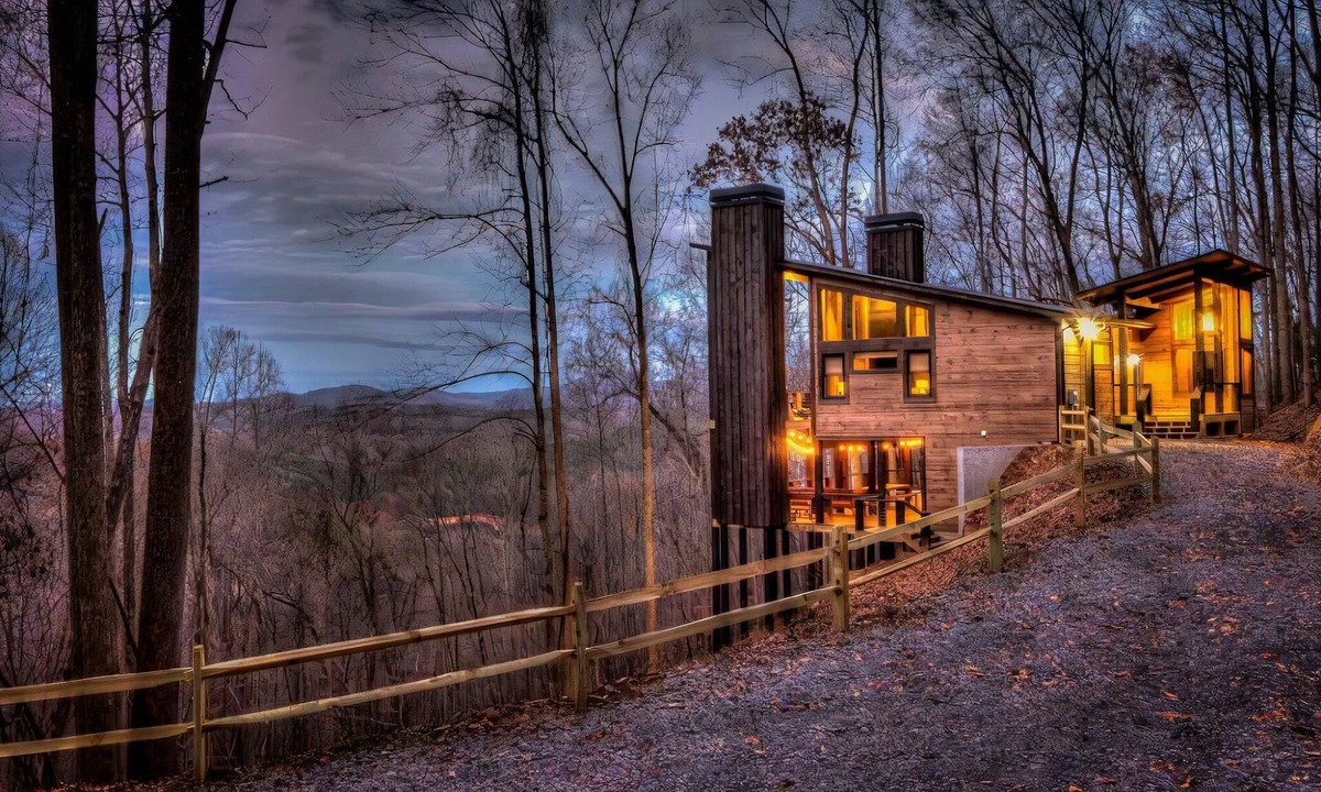 Ridges Over the Lake Cabin | The Day Hike | 3BR Modern Cabin in Blue Ridge, GA