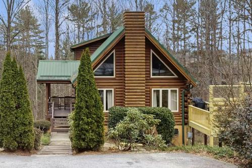 Hendersonville House | The Dream Road Escape Cabin and Hot Tub