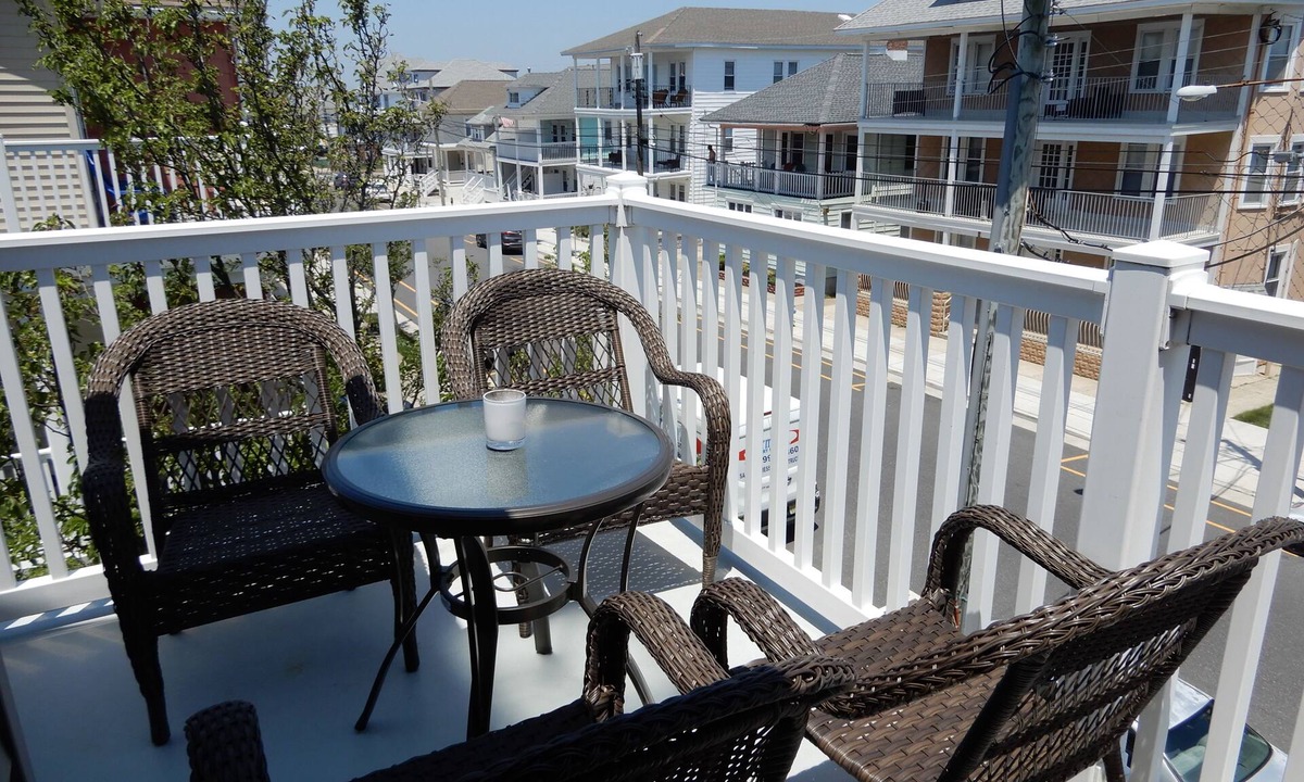 Wildwood Condo | The East Magnolia Ave Condo Association! 4BR, 2BA, POOL, 2 DECKS, GRILLS!
