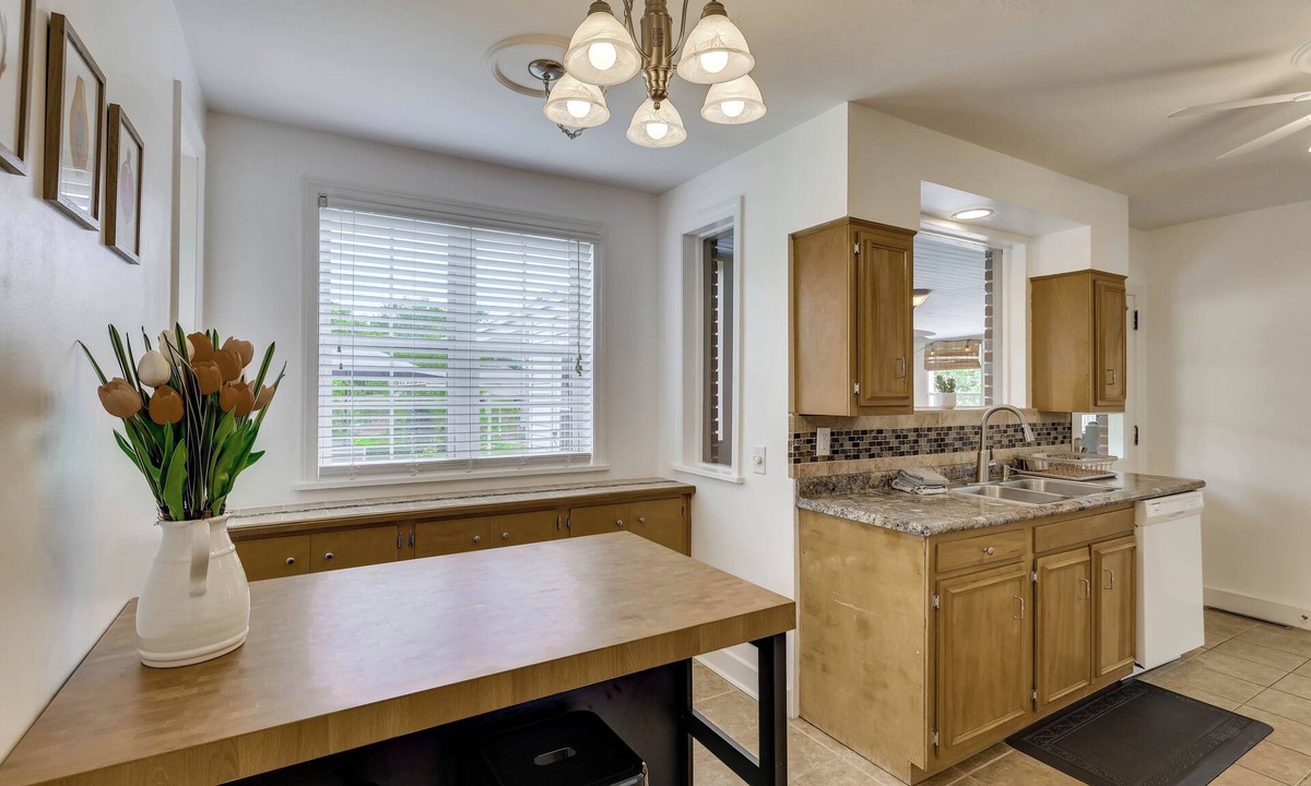 Augusta House | The Fig Tree House - Covered Parking & Grill - 1.4 Miles to Masters!