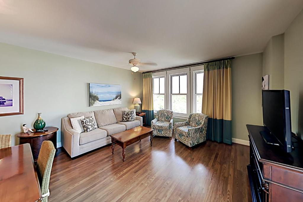 Baytowne Wharf Apartment | The Grand #2625