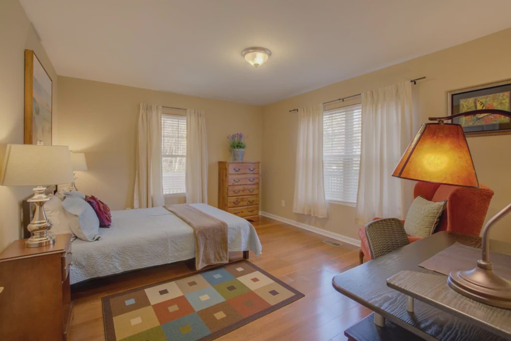 Lynn House | The Haven - Charming Tryon house - A haven from everyday life