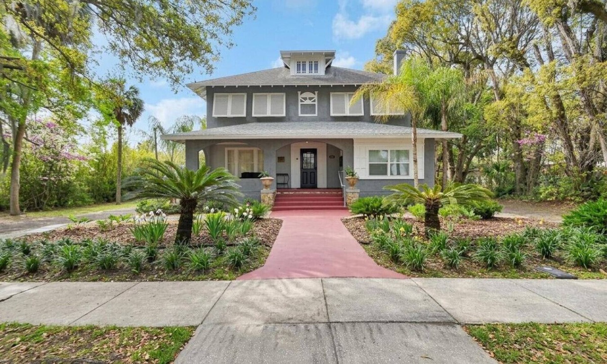 Rogers Deland House | The Heritage | Beautifully Restored 2BR 2BA Flat Steps from Stetson & Downtown