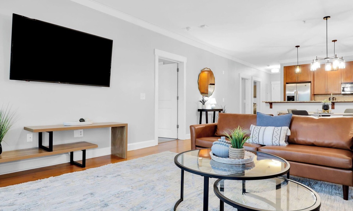 Old West Broad Neighborhood Cottage | The Juliette by Avantstay 2 Suites + Coffee Bar Walkable Historic District + Free Parking