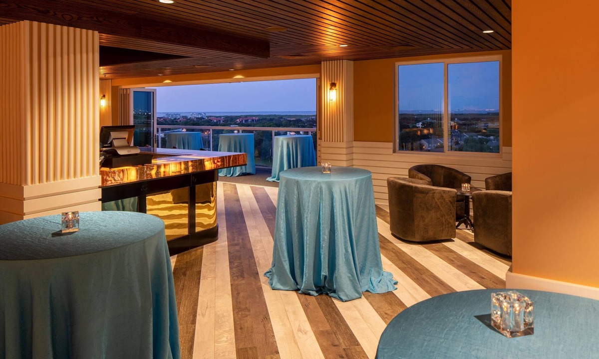 Clearwater Hotel | The Karol Hotel, St. Petersburg Clearwater, a Tribute Portfolio Hotel