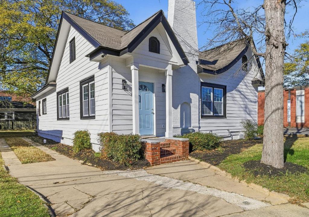 East Point House | The Landing Pad - 8 minutes to ATL Airport! bungalow
