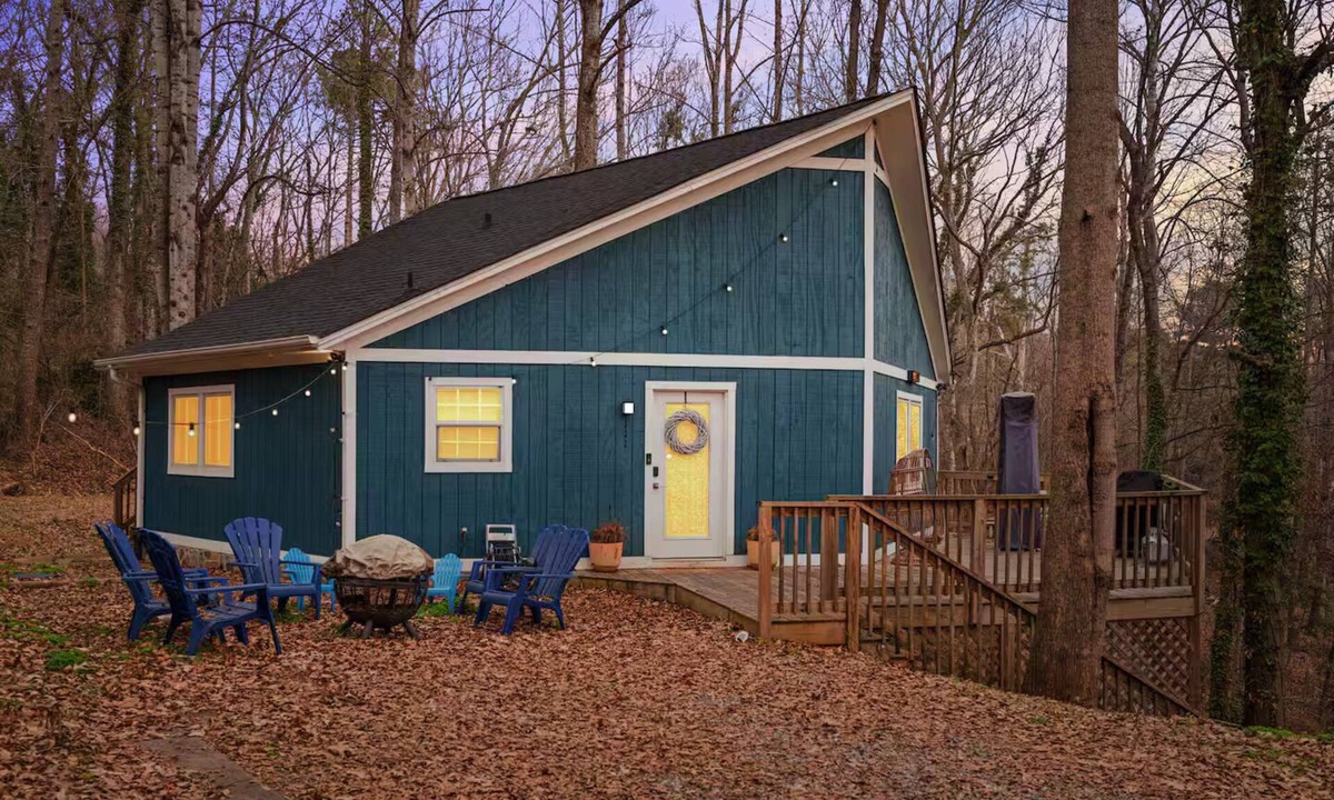 Greenville House | The Lazy Lodge: Peaceful Retreat 15 mins from Downtown Greenville