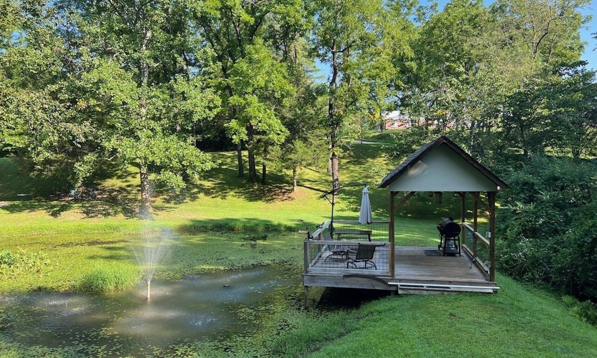 Otto Cabin | The Lily Pad GEM Hideaway! Perfect honeymoon/Anniversary spot! FLAT driveway