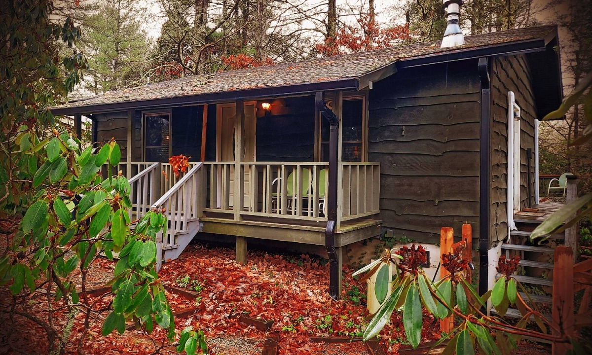 Pineola Cottage | The Linville Community, a restful retreat w/convenient access to the mountains